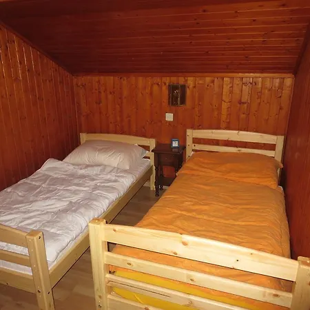 Amanda Chalet *