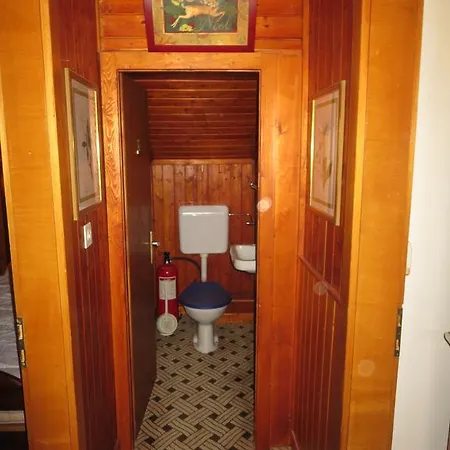 Amanda Chalet Champéry